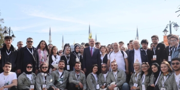 baskan-altay-genc-seyyah-projesi-ile-istanbul-gezisine-katilan-ogrencilerle-bulustu-MqDTVYz3.jpg