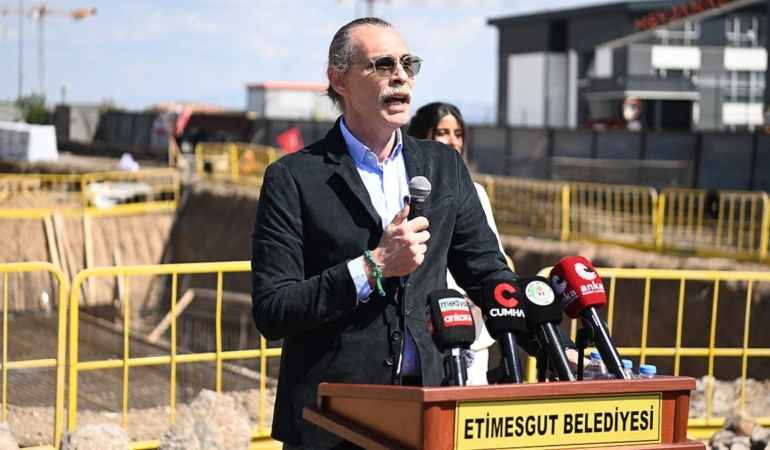 behzat-komiserim-sozunu-tuttu-fXClFiqu.jpg