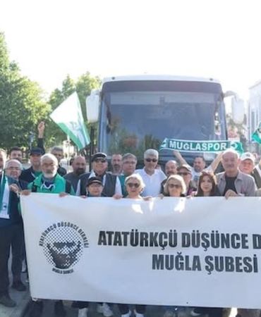 bursada-pankart-krizi-ataturk-ismine-stat-kapisi-kapandi-hKC8U9GV.jpg