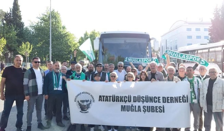 bursada-pankart-krizi-ataturk-ismine-stat-kapisi-kapandi-hKC8U9GV.jpg