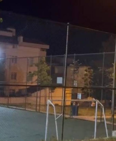 buyukcekmecede-parkta-bicakli-kavga-2-agir-yarali-ea4en3jj.jpg
