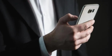 cep-telefonu-ve-tabletlere-dev-zam-geliyor-HtGSwc3a.jpg