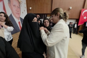 chp-ve-yrpden-ayrilan-100-kisi-ak-partiye-katildi-q4pdsvJr.jpg