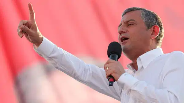 chpden-karabuk-mitingine-cagri-emegin-kentinde-bulusuyoruz-45cJzYVX.jpg