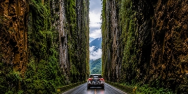 devasa-kayalari-yillarca-elle-oyup-icinden-yol-gecirdiler-niXz8PSs.jpg