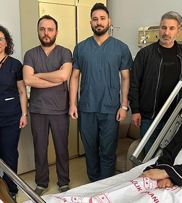 dogum-masasinda-beyin-ameliyati-tipki-anda-hem-anne-oldu-hem-de-gormeye-basladi-9dg9BlVR.jpg