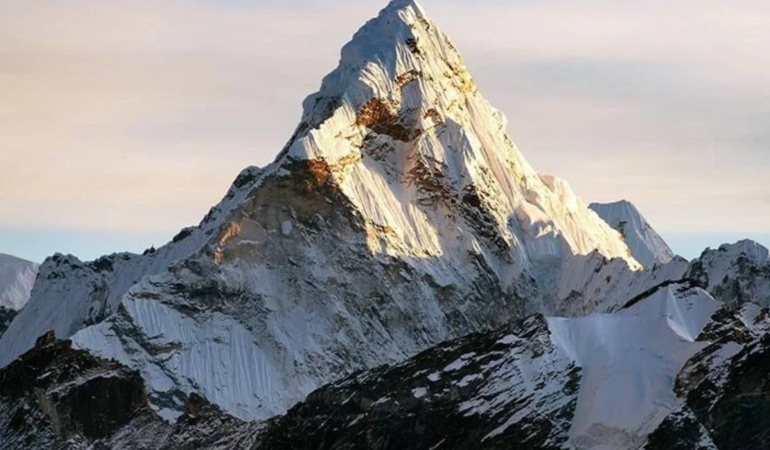dunyanin-en-yuksek-dagi-everest-degilmis-yillardir-yanlis-biliniyormus-fcMYnrzz.jpg