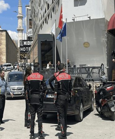 edirnede-yol-verme-kavgasi-3-yarali-8-gozalti-VdKJ189h.jpg
