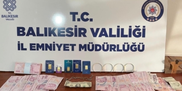 edremitten-bandirmaya-sahte-altin-takibi-dolandiricilar-kiskivrak-yakalandi-7fQ1UzXa.jpg