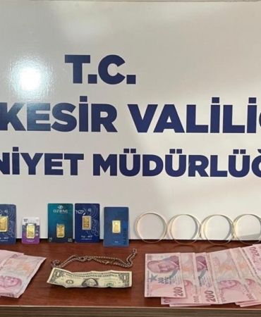 edremitten-bandirmaya-sahte-altin-takibi-dolandiricilar-kiskivrak-yakalandi-7fQ1UzXa.jpg