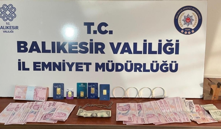 edremitten-bandirmaya-sahte-altin-takibi-dolandiricilar-kiskivrak-yakalandi-7fQ1UzXa.jpg