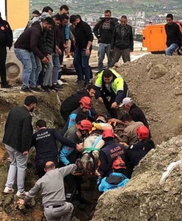 elazigda-gocuk-altinda-kalan-emekci-kurtarildi-wzdlGz1h.jpg
