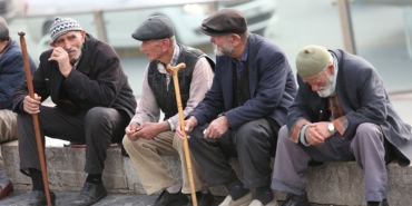 emekliye-zam-icin-1-milyon-imza-SNOIMXnA.jpg