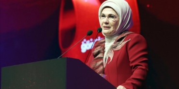 emine-erdogan-onlar-varsa-karanlik-yoktur-B9482CpZ.jpg