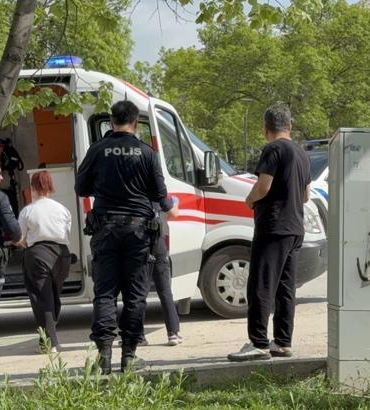 eskisehirde-parkta-erkek-arkadas-tartismasi-kiz-cocuklarinin-karistigi-kavga-kanli-bitti-wJPaIrSE.jpg