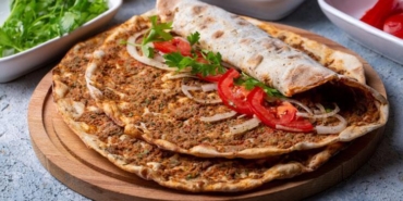 ev-yapimi-kolay-lahmacun-tarifi-hamuru-citir-citir-oluyor-dCp2xtDL.jpg