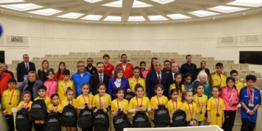 fatma-sahin-sampiyon-atletlerle-bir-ortaya-geldi-uBMPtuje.jpg