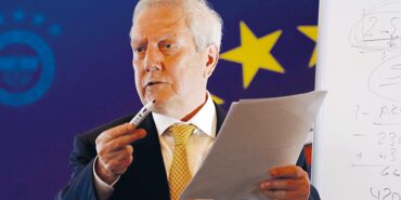 fenerbahcede-aziz-yildirimdan-potada-ve-filede-unutulmaz-muvaffakiyetler-ak34BCds.jpg
