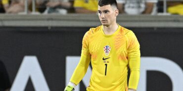fenerbahcede-livakovic-icin-iki-italyan-kulubu-devreye-girdi-teklifler-ortaya-cikti-t3c7m2H4.jpg