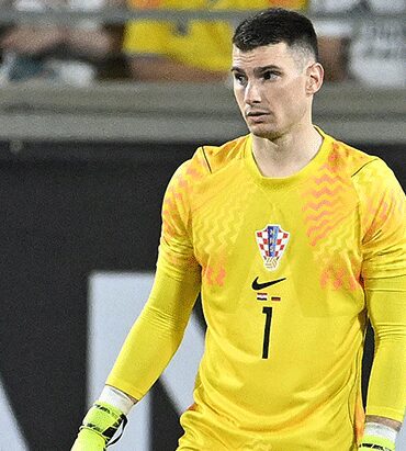 fenerbahcede-livakovic-icin-iki-italyan-kulubu-devreye-girdi-teklifler-ortaya-cikti-t3c7m2H4.jpg