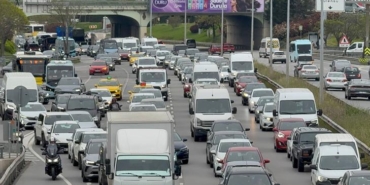 haftanin-ilk-gununde-istanbulda-trafik-kilitlendi-yogunluk-yuzde-80e-dayandi-TnKrdhlr.jpg