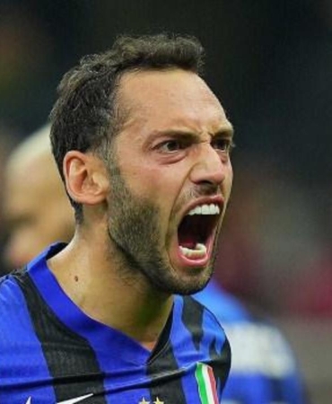 hakan-calhanoglulu-inter-ile-serie-a-sampiyonu-oldu-iPHjKtmS.jpg