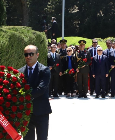 haydar-aliyev-dogumunun-103-yilinda-bakude-anildi-LNSs8Cn8.jpg