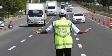istanbulda-bugun-bazi-yollar-trafige-kapatilacak-saatler-belli-oldu-alternatifler-aciklandi-vfn6UWNB.jpg