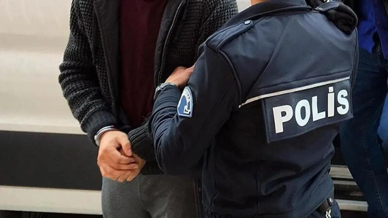 istanbulun-uc-ilcesinde-silahli-saldirilar-suc-orgutune-duzenlenen-operasyonda-13-kisi-gozaltina-alindi-ewsWsK15.jpg