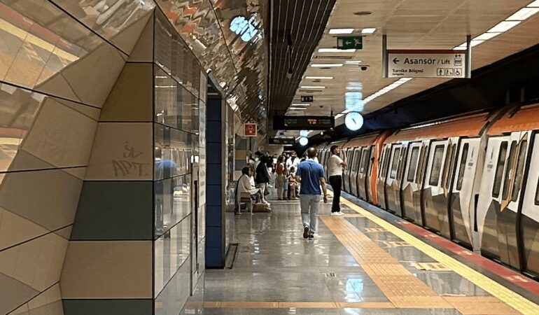 kadikoy-sabiha-gokcen-havalimani-metro-hattinda-ariza-7sjAwf7U.jpg