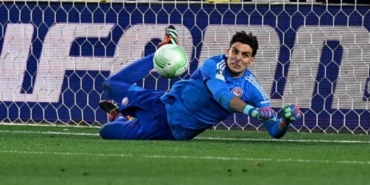 kadikoyde-3-penalti-kurtararak-gundem-olmustu-tzolakis-icin-15-milyonluk-teklif-4VTvbmS7.jpg
