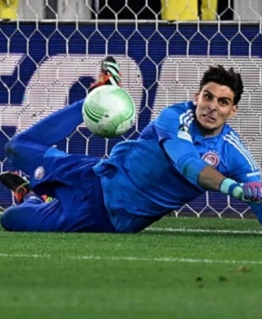 kadikoyde-3-penalti-kurtararak-gundem-olmustu-tzolakis-icin-15-milyonluk-teklif-4VTvbmS7.jpg