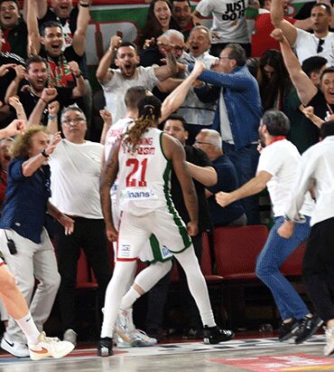 karsiyaka-basketbol-son-saniyede-ligde-kaldi-WzCZCl8T.jpg