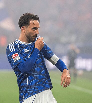 kenan-karaman-golunu-atti-schalke-04-uc-sezon-sonra-bundesligaya-dondu-SSMLSlKr.jpg