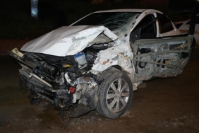 kontrolden-cikan-otomobil-park-halindeki-cekiciye-carpti-1-olu-1-yarali-sSpjssAT.jpg