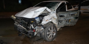 kontrolden-cikan-otomobil-park-halindeki-cekiciye-carpti-1-olu-1-yarali-sSpjssAT.jpg