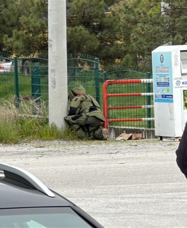 lise-yakininda-panik-anlari-bomba-imha-takimlari-bolgeye-cagirildi-i9pRfSFH.jpg