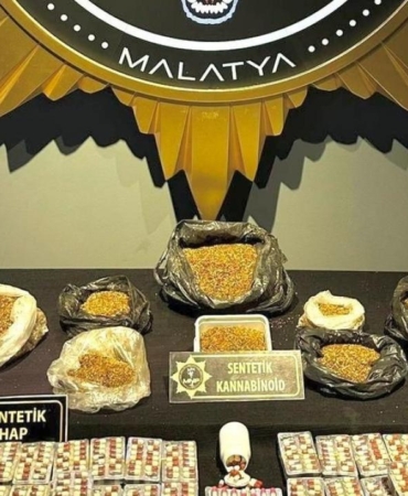 malatyada-zehir-tacirlerine-darbe-sokak-saticilarinin-stoku-jandarmaya-takildi-bJF14ndq.jpg