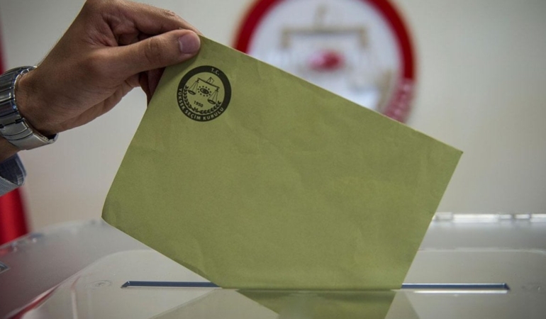 mini-secimde-buyuk-rekabet-binlerce-kisi-oy-kullanacak-QHIPVAQY.jpg