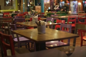 o-restoran-musterilerinden-kusma-ucreti-alacak-B3eLDvFX.jpg