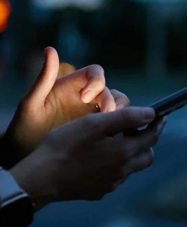o-ulkede-tasinabilir-internete-kisitlama-beyaz-listedeki-siteler-de-dahil-sms-bile-gonderilemeyecek-wU9fm7YU.jpg