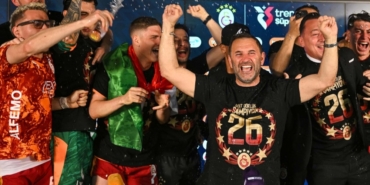 okan-buruk-turk-futboluna-damga-vurdu-zirvede-tek-basina-paAbBGhU.jpg