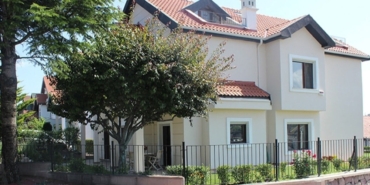 parlamenter-sitesi-kavgasi-TipmDLmy.jpg