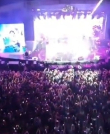 protestolar-ise-yaramadi-konser-alani-dolup-tasti-zhADTF2F.jpg