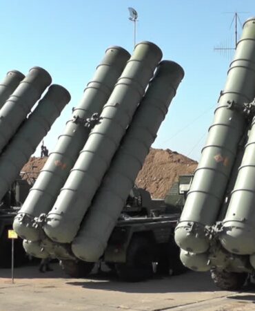 rusyadan-dorduncu-s-400u-aldilar-ulkenin-sinirlarina-yerlestirecekler-hCT9xKFD.jpg