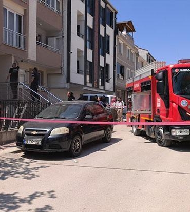 sac-kurutma-makinesi-bomba-uzere-patladi-meskende-mahsur-kalan-anne-ve-kizin-imdadina-komsular-73uCENEM.jpg