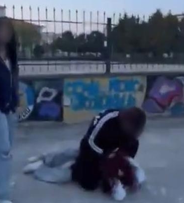 samsunda-akran-zorbaligi-darbedip-kameraya-cektiler-qyPa3EOq.jpg