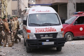 savasi-ahlaksizca-surdurmeye-devam-ediyor-israil-bu-kez-ambulansi-hedef-aldi-eFZa5aXh.jpg