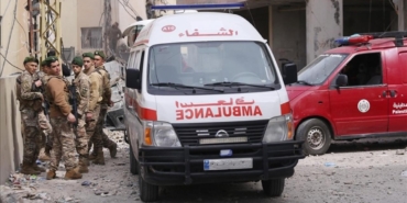 savasi-ahlaksizca-surdurmeye-devam-ediyor-israil-bu-kez-ambulansi-hedef-aldi-eFZa5aXh.jpg