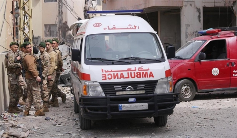 savasi-ahlaksizca-surdurmeye-devam-ediyor-israil-bu-kez-ambulansi-hedef-aldi-eFZa5aXh.jpg